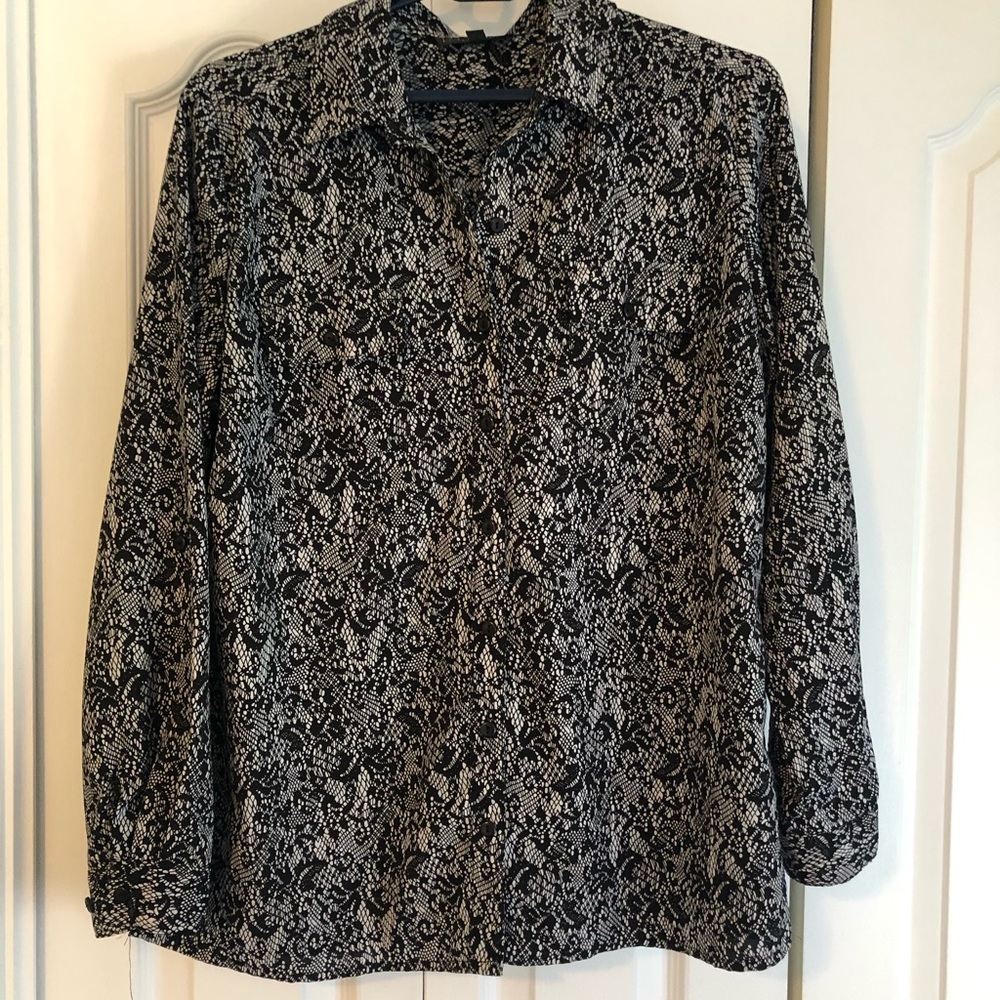 Button up blouse with lace print